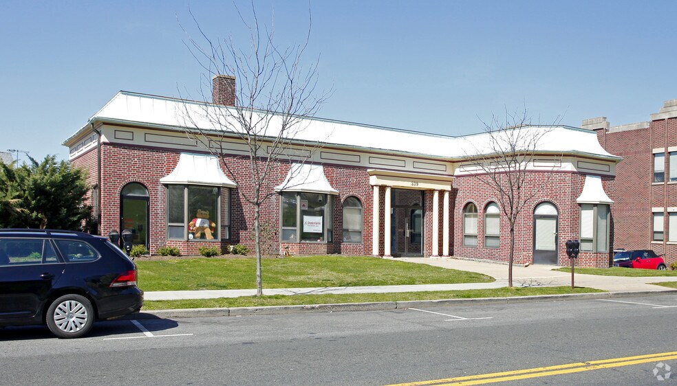 More Photos Of 239 N Broadway, Sleepy Hollow Village Office For Lease