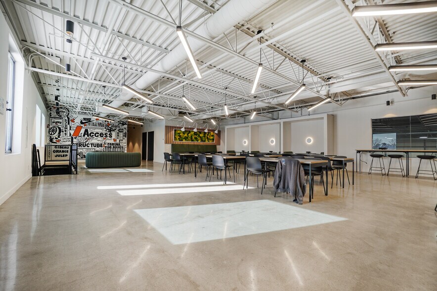 More Photos Of 2351 Boul Fernand-Lafontaine, Longueuil Manufacturing For Sale