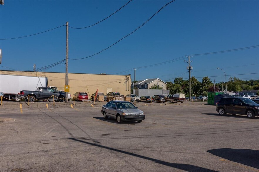 More Photos Of 220-222 Boul du Curé-Labelle, Ste-Thérèse General Retail For Sale