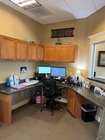 More Photos Of 1155 Halle Park Cir, Collierville Office For Lease