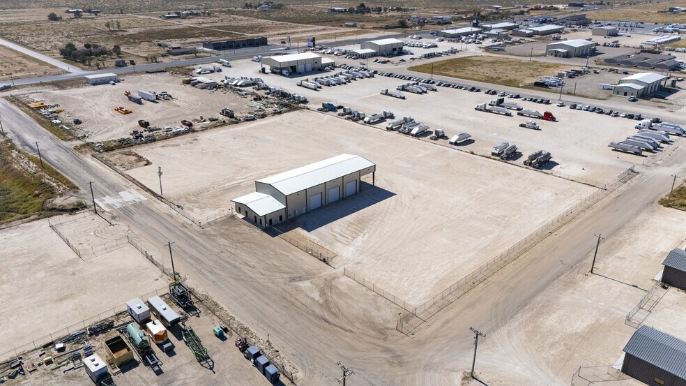 More Photos Of 1806 CR-1101, Midland Warehouse For Lease