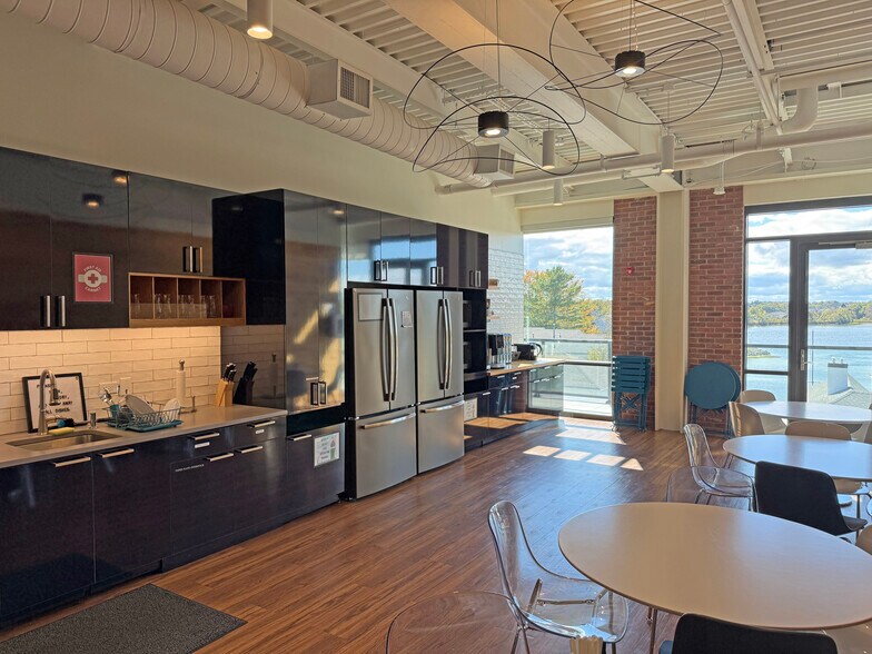 More Photos Of 145 Maplewood Ave, Portsmouth Office For Lease