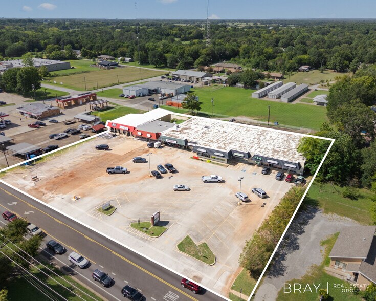 More Photos Of 540 W Main St, Van Storefront Retail Office For Lease