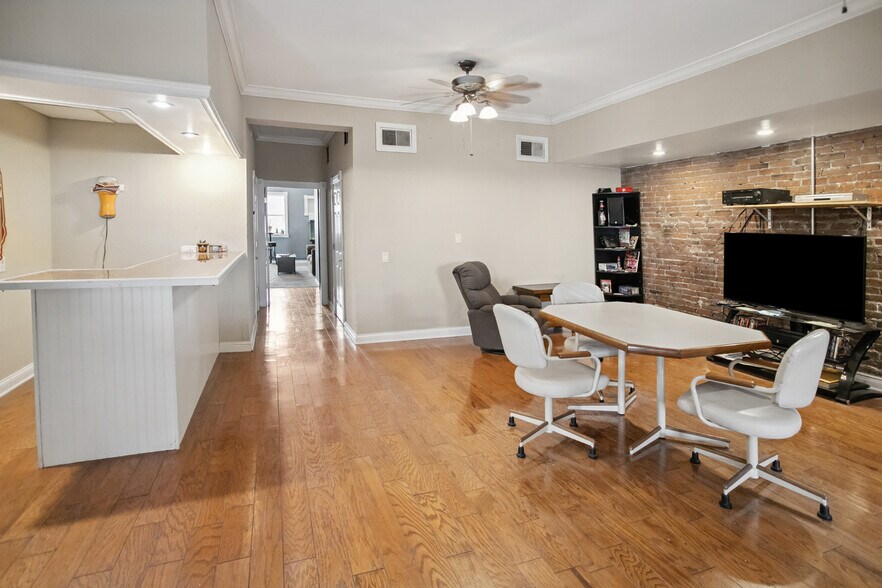 More Photos Of 314 State St, Alton Restaurant For Sale