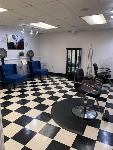 More Photos Of 8022 Old Alexandria Ferry Rd, Clinton Light Distribution For Sale