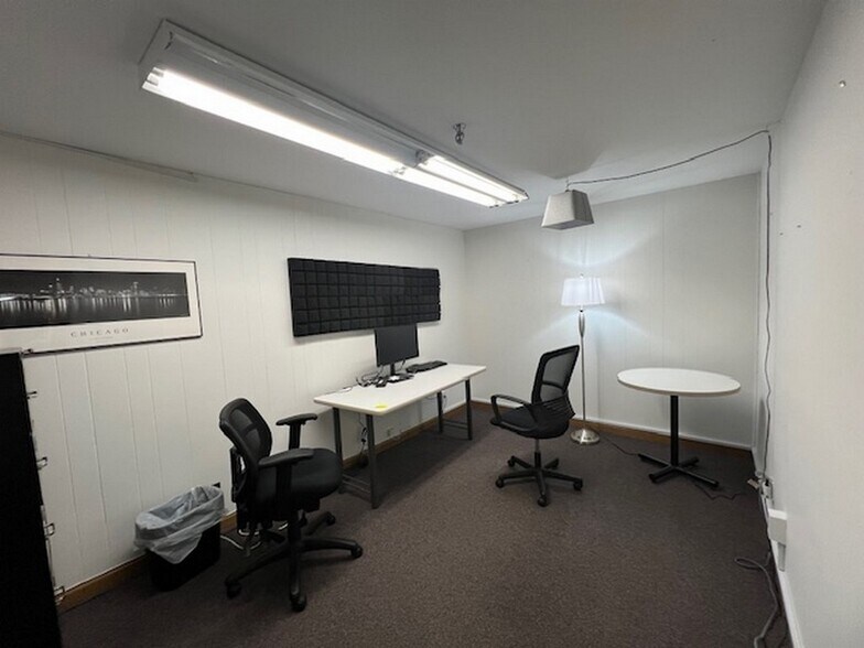 More Photos Of 2030 N Seminary, Woodstock Office For Lease