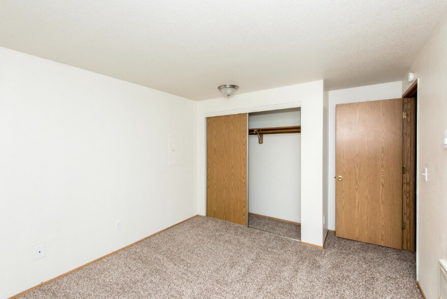 More Photos Of 2628 NE Red Sunset Dr, Gresham Apartments For Sale