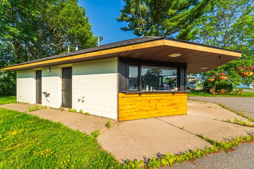 More Photos Of 1707 Merrill Ave, Wausau Freestanding For Sale