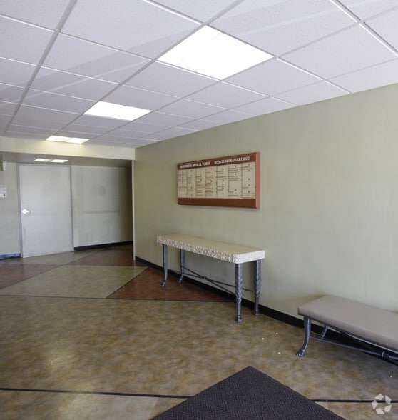 More Photos Of 18250 Roscoe Blvd, Northridge Medical For Lease