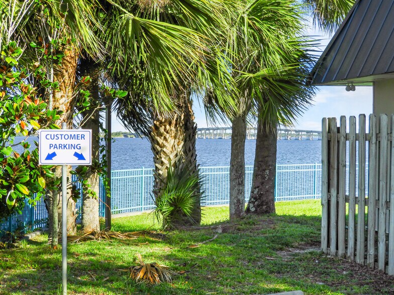 More Photos Of 1331 S Harbor City Blvd, Melbourne Office Residential For Lease