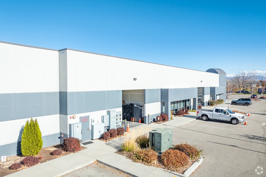 More Photos Of 3750 E Pewter Falls St, Meridian Distribution For Lease