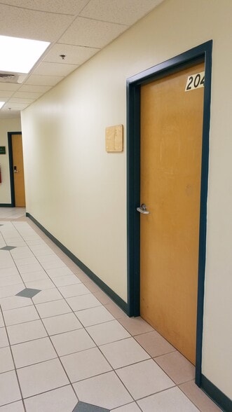 More Photos Of 7802 Kingspointe Pky, Orlando Office For Lease