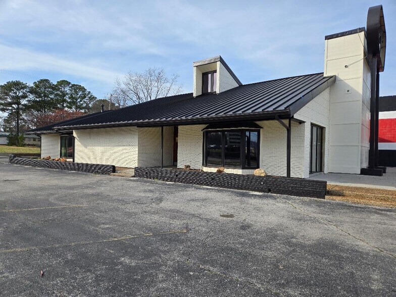 More Photos Of 2020 Country Club Ave NW, Huntsville Restaurant For Sale