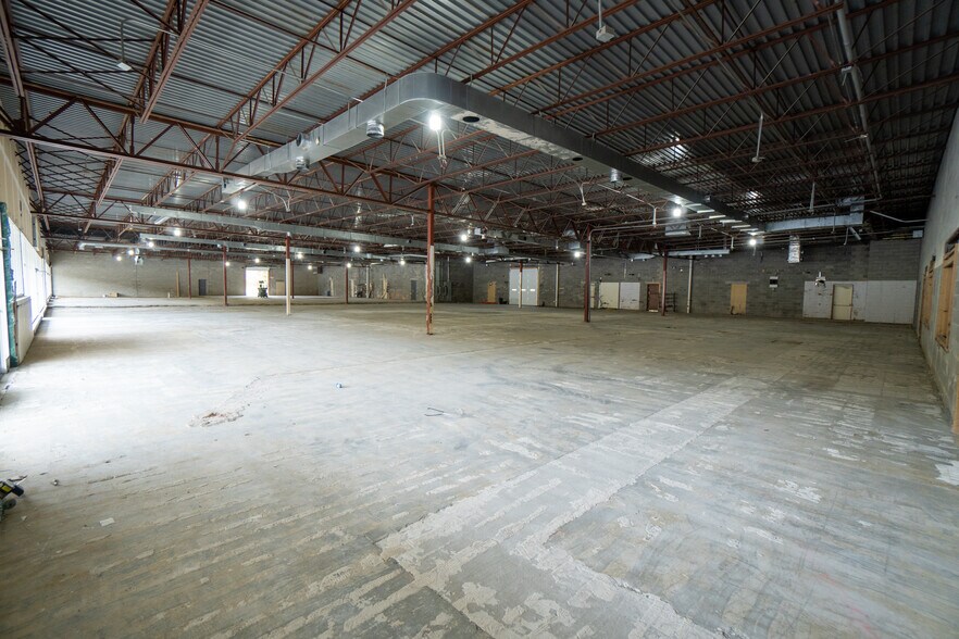 More Photos Of 6798-6816 Big Beaver Blvd, Beaver Falls Light Manufacturing For Lease