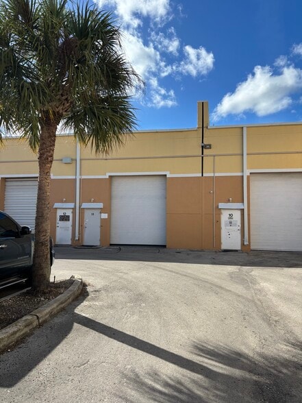 More Photos Of 13080 SW 248th St, Homestead Flex For Lease