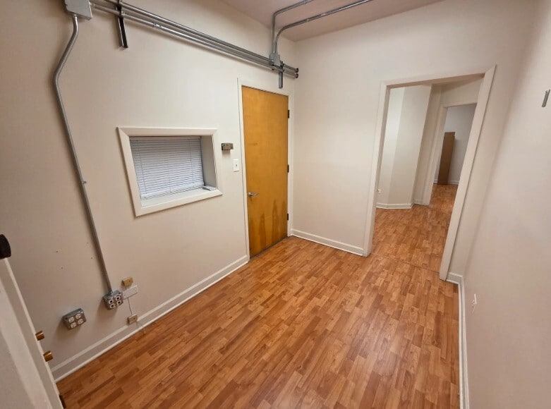 More Photos Of 4900 S Archer Ave, Chicago Office For Sale