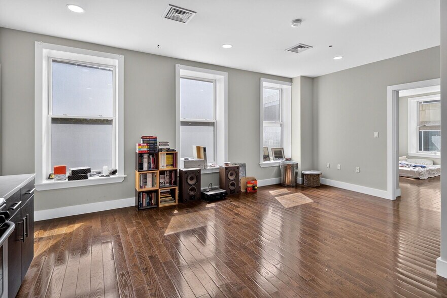 More Photos Of 83 Beaver St, Albany Apartments For Sale