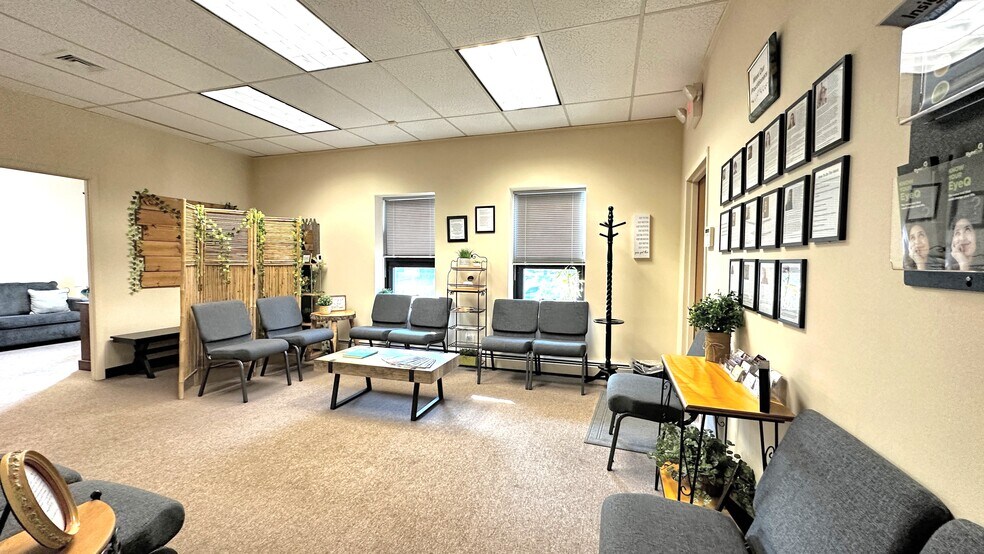 More Photos Of 1991 Smith St, Merrick Medical For Sale