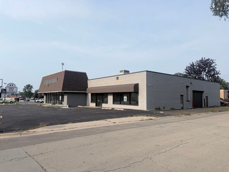 Primary Photo Of 305-325 S Kennedy Dr, Bradley Unknown For Lease