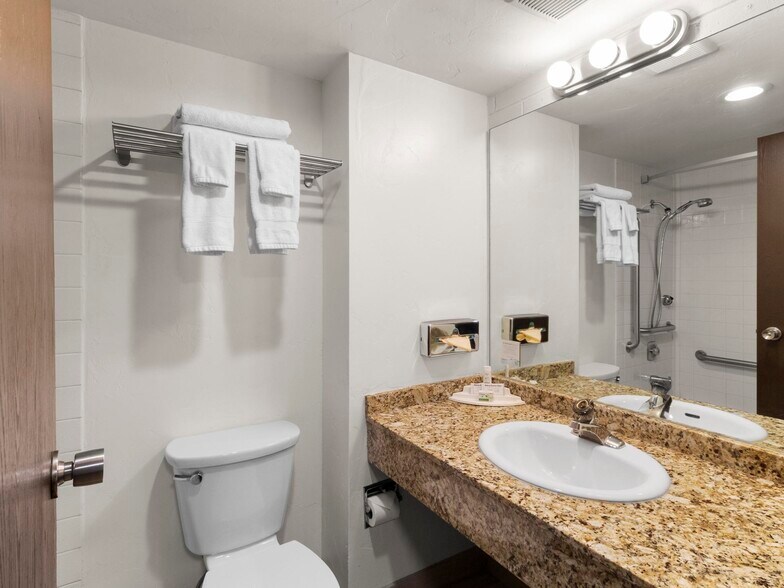 More Photos Of 333 N Main St, Richfield Hotel For Sale