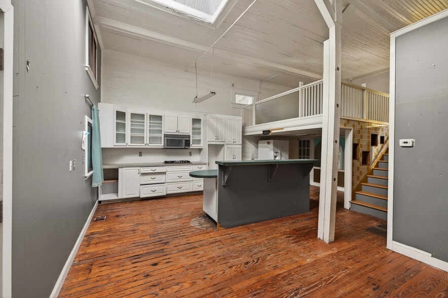 More Photos Of 304 S Cherokee Rd, Social Circle Flex For Sale