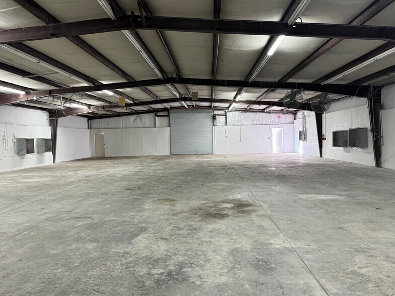 More Photos Of 103 Industrial Park Dr, Perry Warehouse For Lease