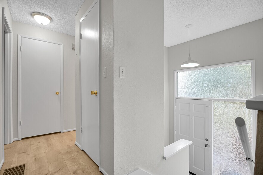 More Photos Of 17792 Webster Rd, Gladstone Apartments For Sale