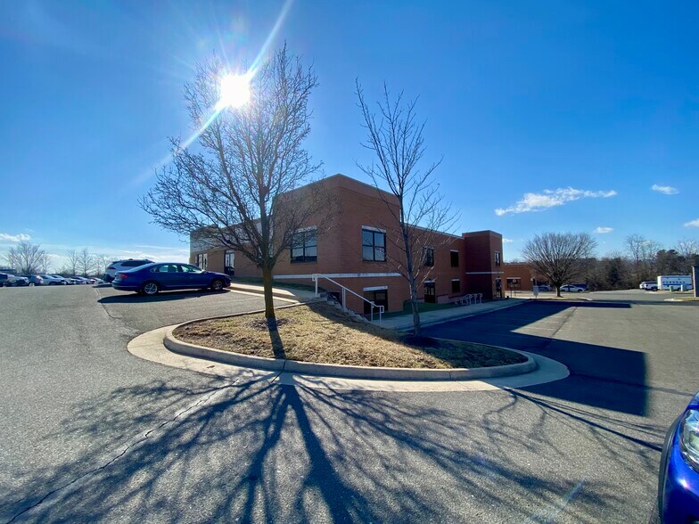 More Photos Of 240-252 Airport Rd, Winchester Light Distribution For Lease