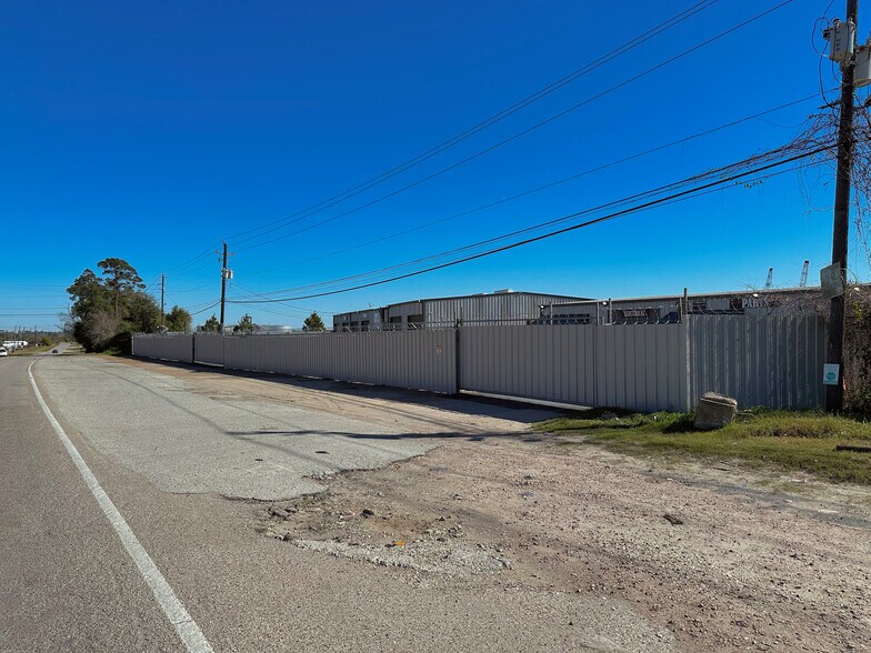 More Photos Of 17130 Market St, Channelview Warehouse For Sale
