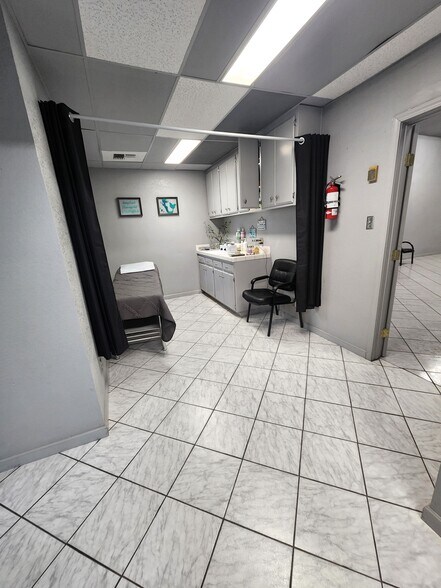 More Photos Of 169 Central Ave, Shafter General Retail For Lease