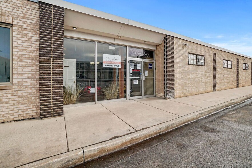 More Photos Of 8057 N Milwaukee Ave, Niles General Retail For Sale