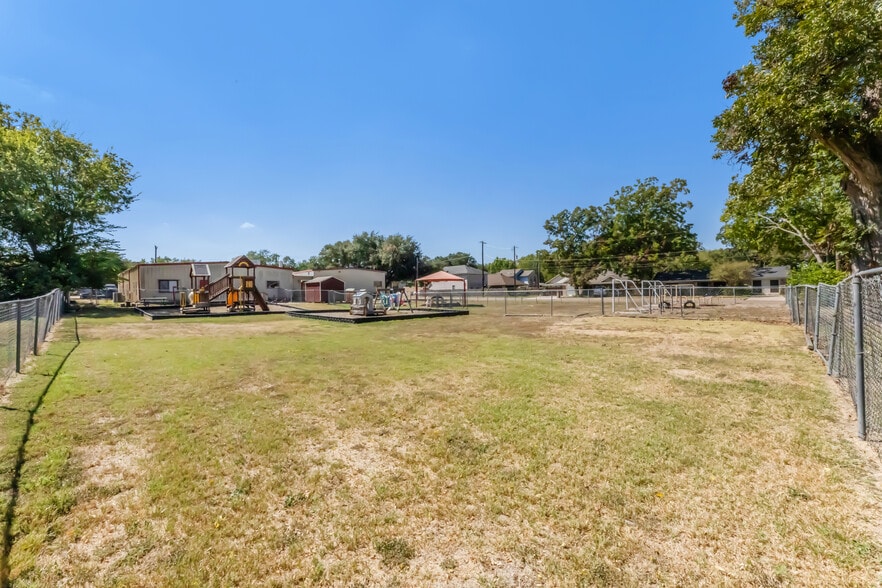 More Photos Of 306 W 24th St, Bryan Daycare Center For Sale
