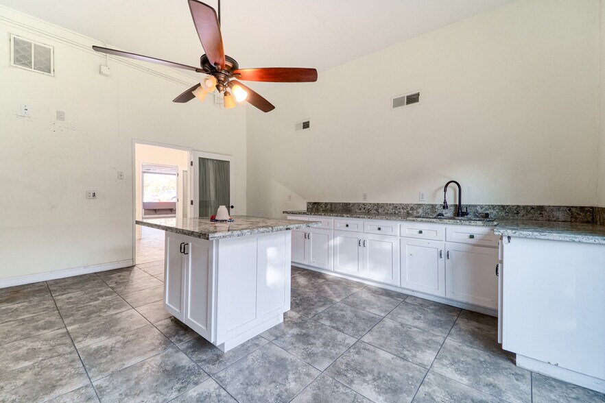 More Photos Of 124 6th St, Marysville Freestanding For Sale