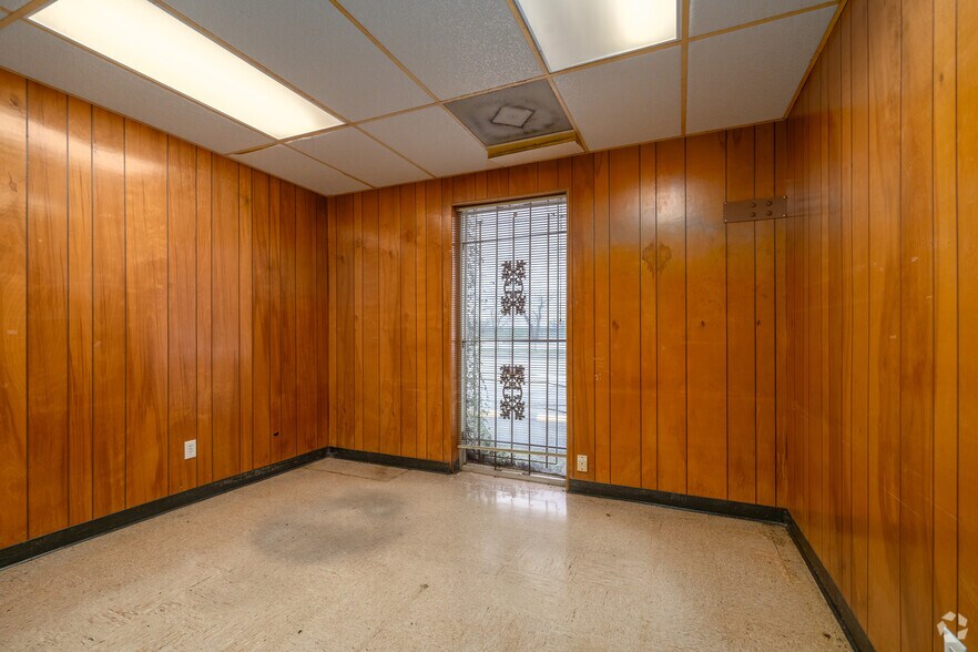 More Photos Of 1305 W Jackson Ave, Pasadena Manufacturing For Lease