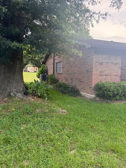 More Photos Of 1007 Richey Dr, Gladewater Apartments For Sale