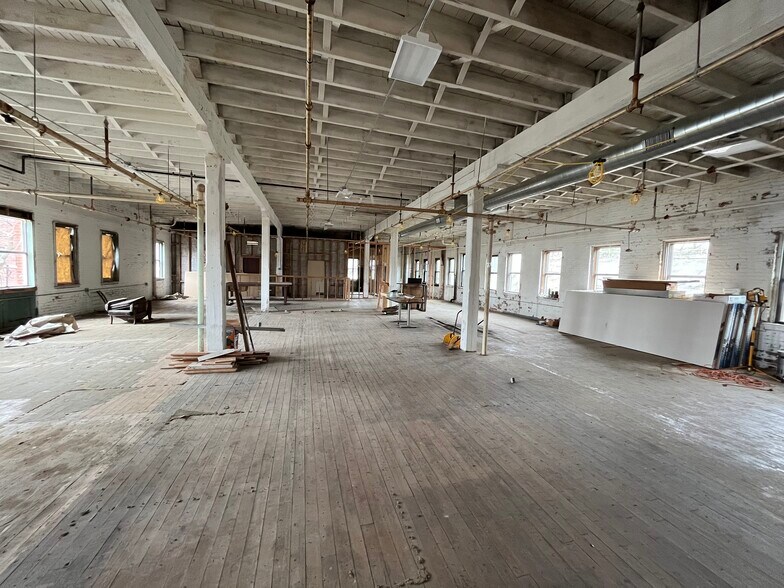 More Photos Of 233-241 W Park St, Providence Research And Development For Lease