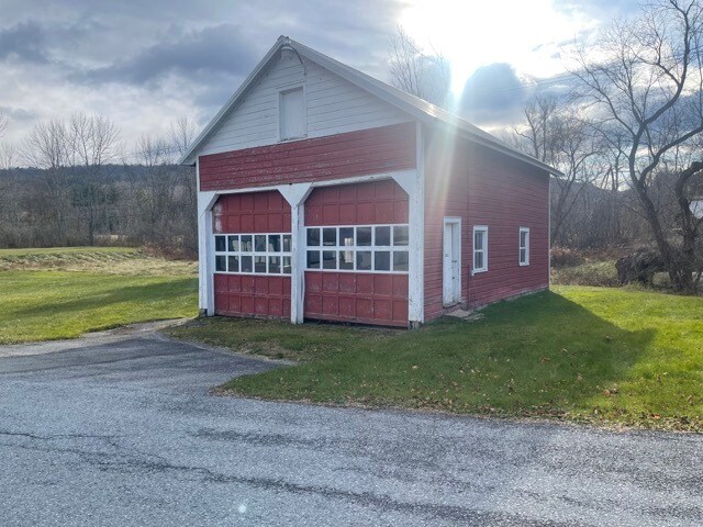 More Photos Of 628 South St, Hoosick Falls Specialty For Sale