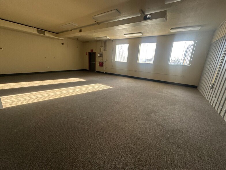 More Photos Of 912 Pittsburgh Rd, Butler Unknown For Lease