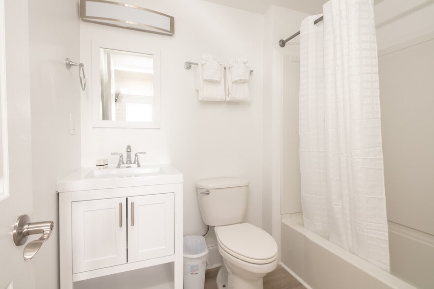 More Photos Of 501 N Ocean Blvd, Myrtle Beach Hotel For Sale