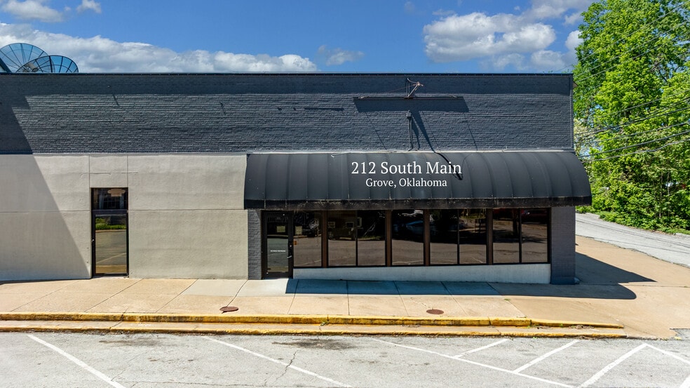 More Photos Of 212 S Main St, Grove Office For Sale