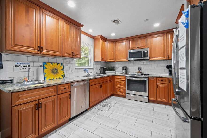 More Photos Of 1930 River Falls Dr, Kingwood Assisted Living For Sale