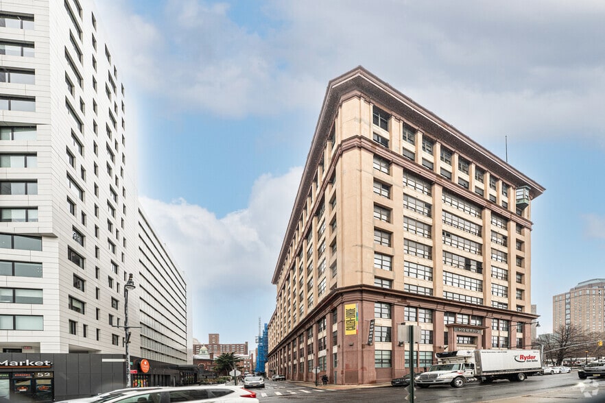 More Photos Of 25 Chapel St, Brooklyn Office For Lease