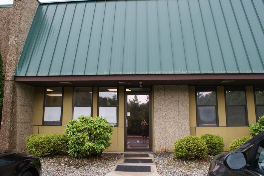 More Photos Of 51 Everett Dr, West Windsor Light Manufacturing For Lease