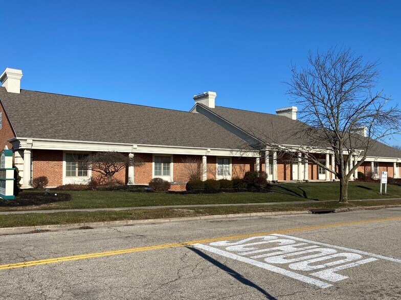 More Photos Of 77 E Woodbury Dr, Dayton Medical For Lease