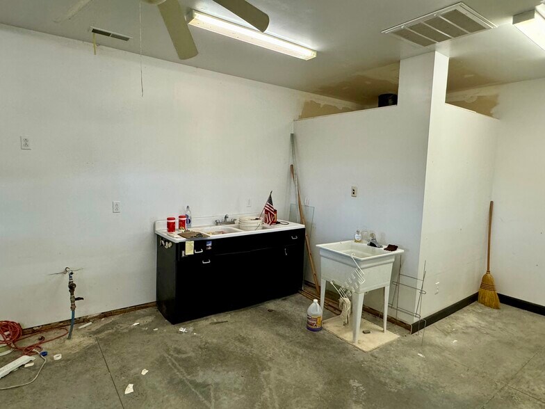 More Photos Of 20884 Pike 307, Bowling Green General Retail For Sale