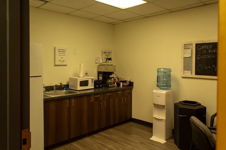 More Photos Of 12425 28th St N, Saint Petersburg Office For Lease