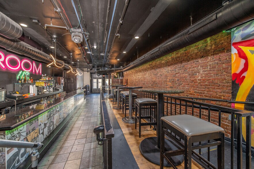 More Photos Of 112 Chestnut St, Philadelphia Storefront Retail Residential For Sale
