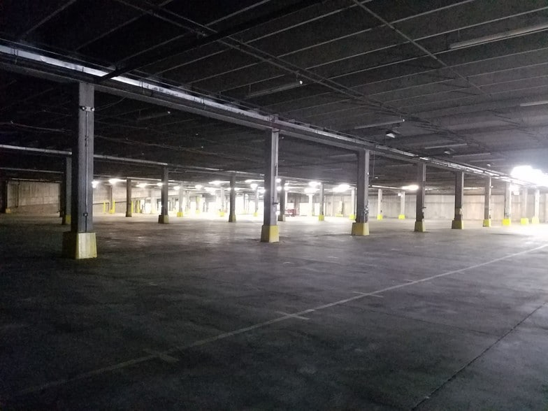 More Photos Of 1661 W Hill St, Louisville Manufacturing For Lease
