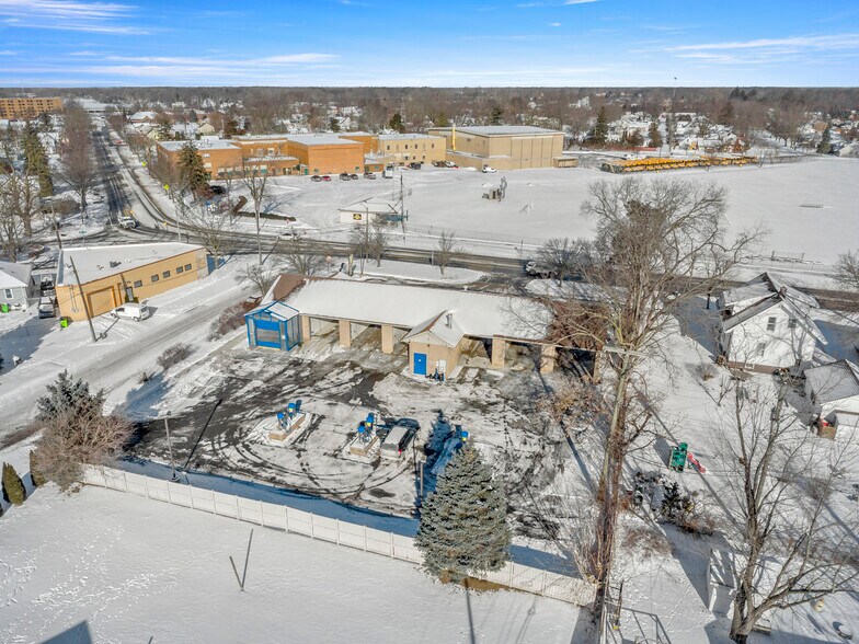 More Photos Of 25957 Gibraltar Rd, Flat Rock Carwash For Sale