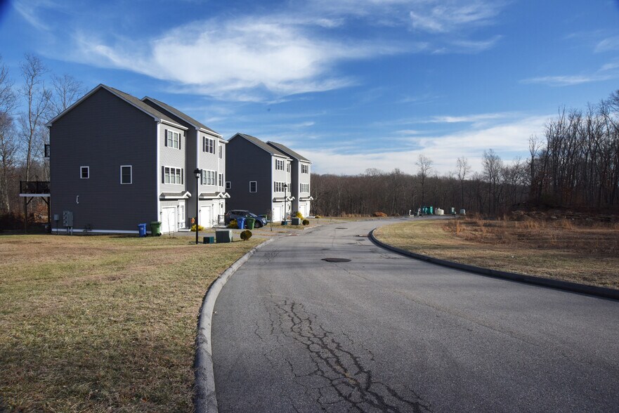 More Photos Of 206 E High St, East Hampton Land For Sale